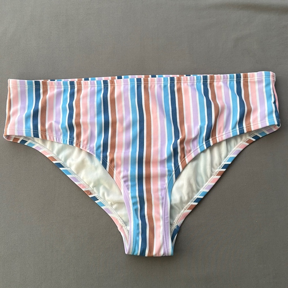 Xhiliration women’s bikini swim bottoms. White w/multicolor stripes. Size 14W
